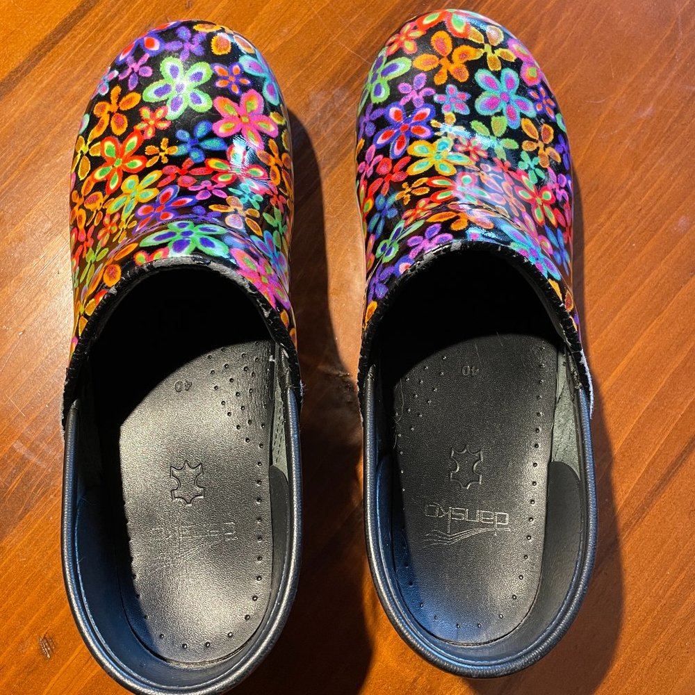 Dansko Size 9 Flower Patterned Clogs